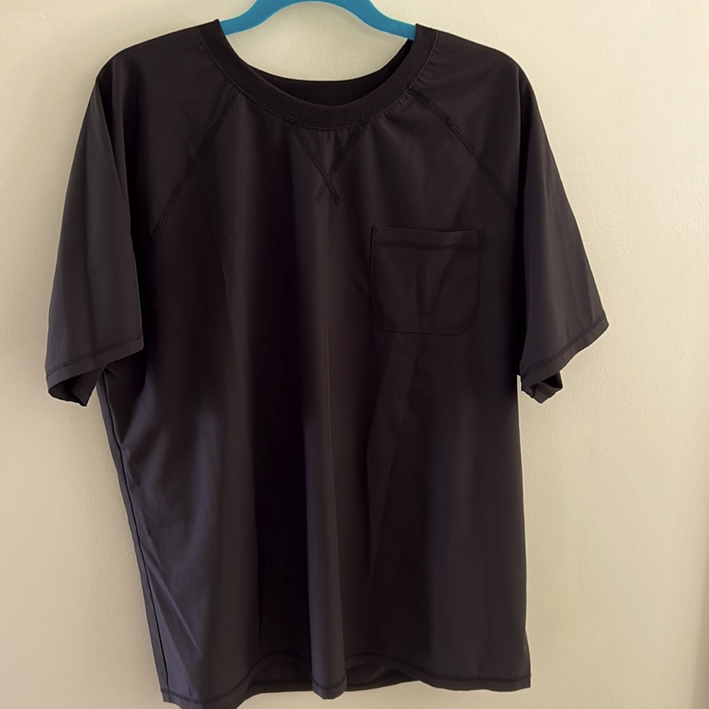 Jaanuu men’s scrub top